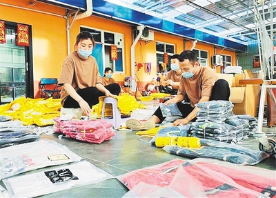 河北保定白溝產(chǎn)業(yè)轉(zhuǎn)型調(diào)查 從“箱包之都”到文具市場，逆風(fēng)闖出新天地